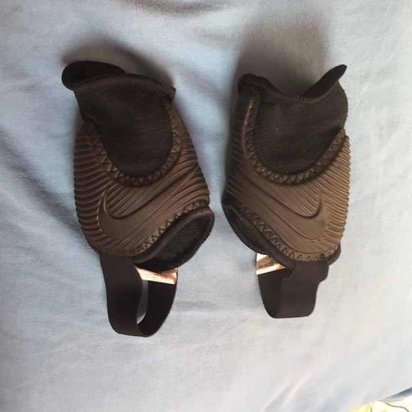 nike ankle protectors
